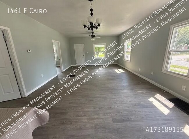 Building Photo - 1461 E Cairo-
