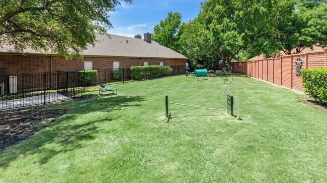 Building Photo - 2301 Pebble Vale Dr