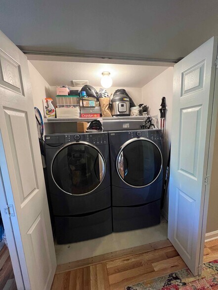 102 laundry in-unit - 631 N Garden St