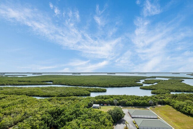Building Photo - 5049 N Hwy A1A