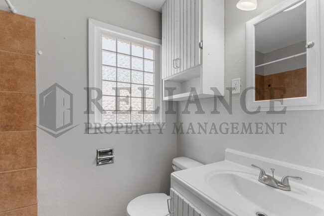 Building Photo - 1817 Catherine St