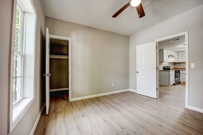 Building Photo - Freshly Updated 3 Bedroom House