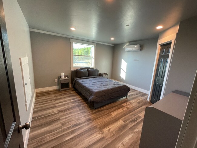 Building Photo - 1954 Panoramic View Dr