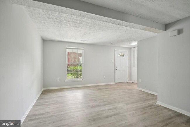 Building Photo - 7726 Mandan Rd