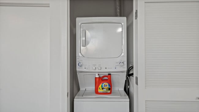 Building Photo - 1556 Spring Hill Rd