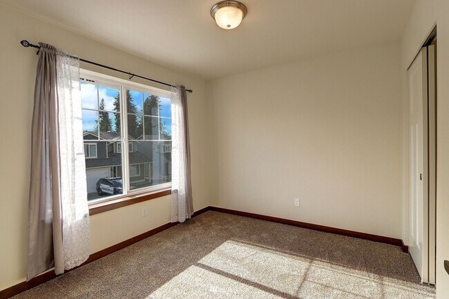 Building Photo - 3 Bedroom + Office Loft Granite Falls Home