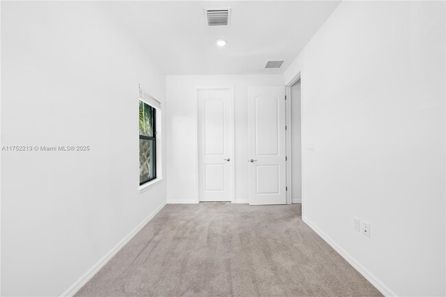 Building Photo - 2102 Appleton Cir N