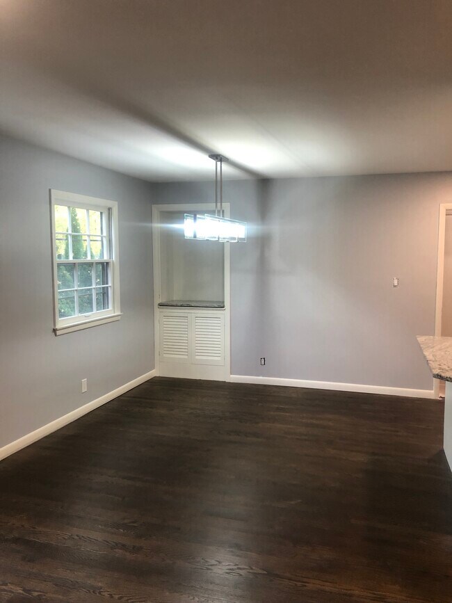 Dining Room - 8445 N Greenvale Rd