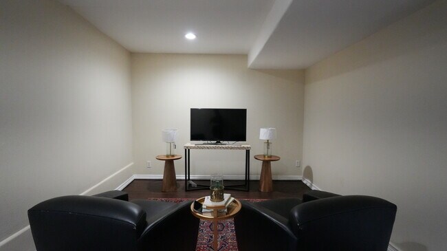 Building Photo - 4160 Barrett Rd