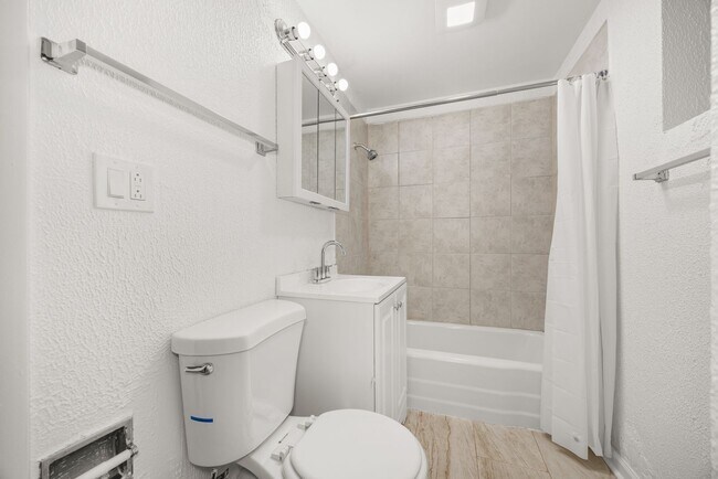 Building Photo - 1204 S 49th Ct