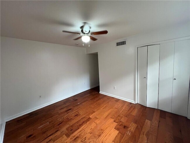 Building Photo - 7702 Belcrest Pl