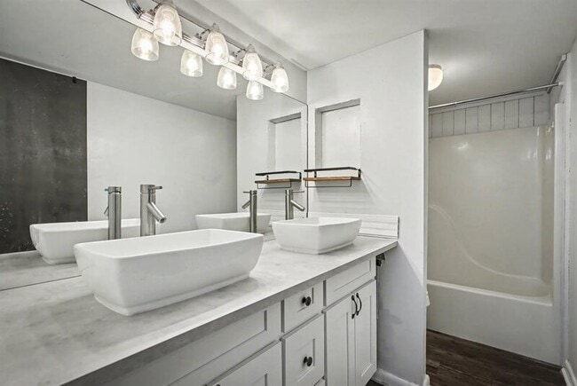 Building Photo - 569 Arcadia Dr