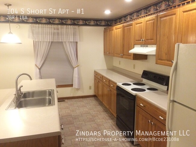 Building Photo - 2 bedroom 1 bath apartment with open floor...