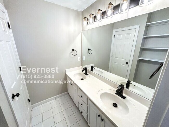 Building Photo - 4-Bedroom, 3.5-Bathroom Home in a Peaceful...