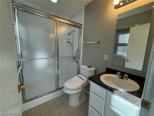 Building Photo - 242 Ravenshollow Dr