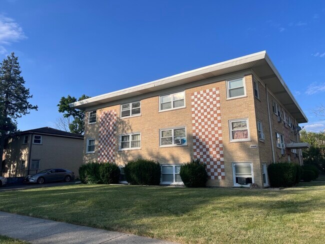 Primary Photo - 10931 S Lloyd Dr