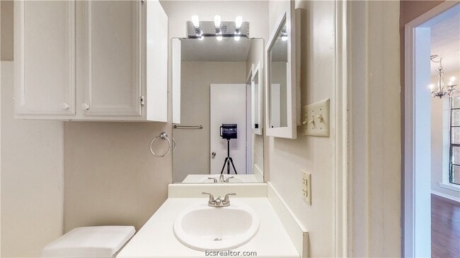 Building Photo - 1913 Woodsman Dr