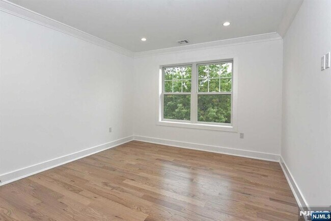 Building Photo - 120 Collignon Way