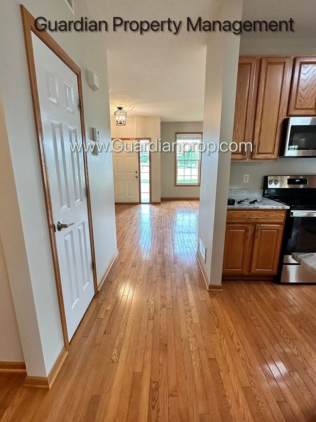 Building Photo - Hopkins Single Family Home, 2 Car Garage, ...