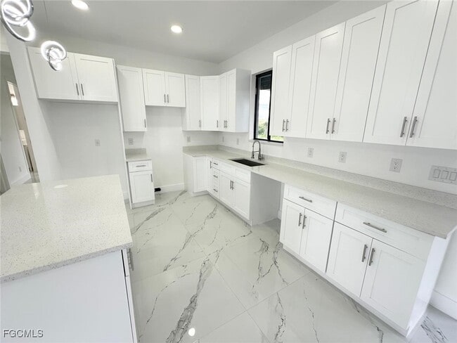 Building Photo - 1043 Eisenhower Blvd