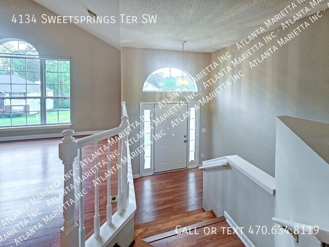Building Photo - Spacious  4-Bedroom Split-Level on Corner ...