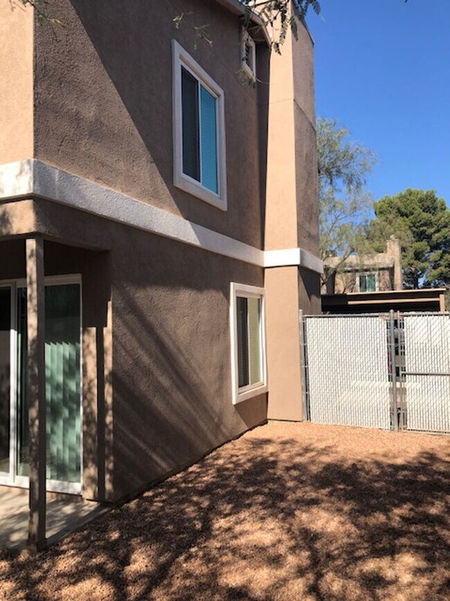 Building Photo - 336-2 E Limberlost-