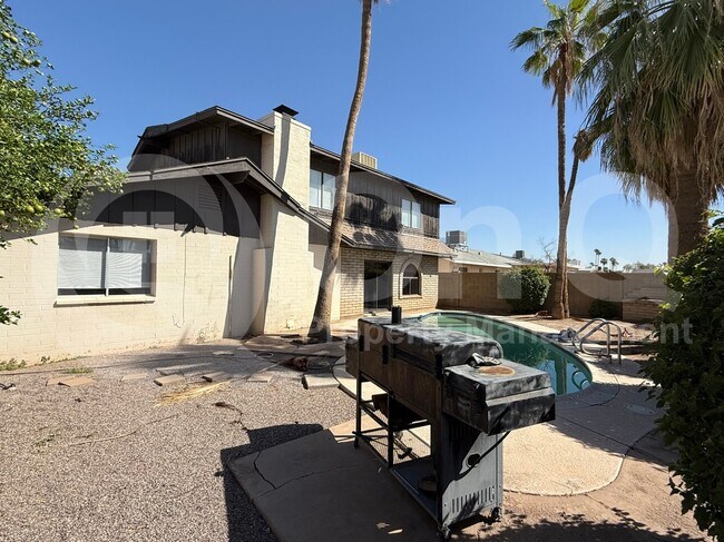 Building Photo - 1623 E Palmcroft Dr