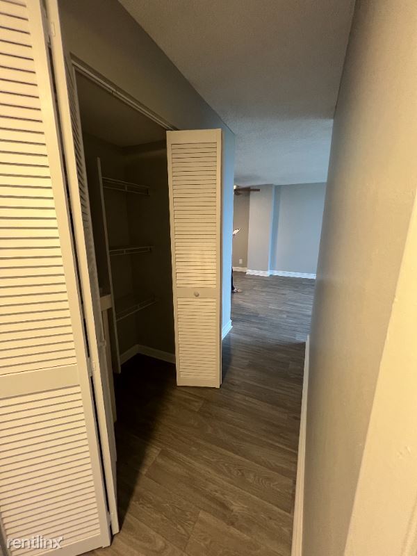 Building Photo - 1 br, 1 bath Condo - 520 NE 20th St