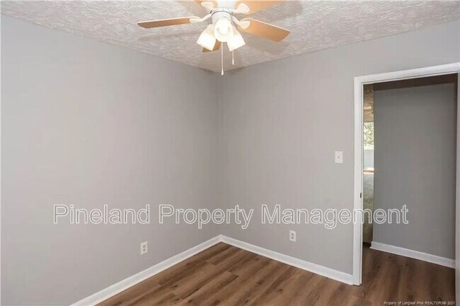 Building Photo - 2012 Lakemeadow Dr