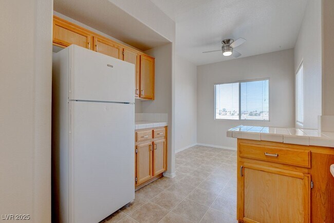 Building Photo - 1050 E Cactus Ave