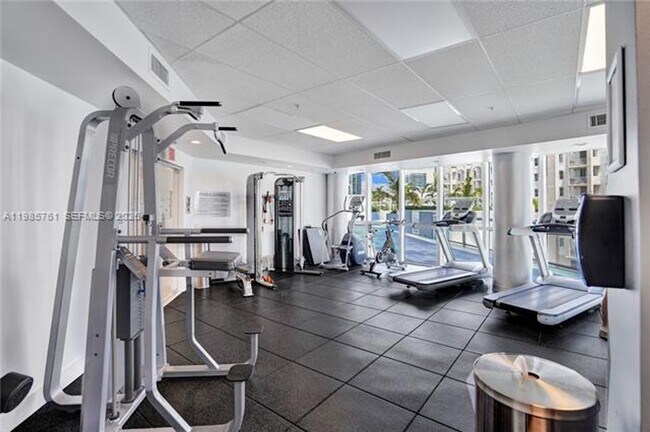 Building Photo - 480 NE 30th St