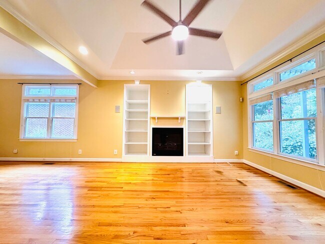 Building Photo - Gorgeous One Level Home in Chapel Hill