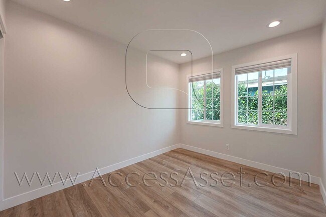 Building Photo - Spacious 4 Bed/2 Bath Home With EV Charger In Torrance!