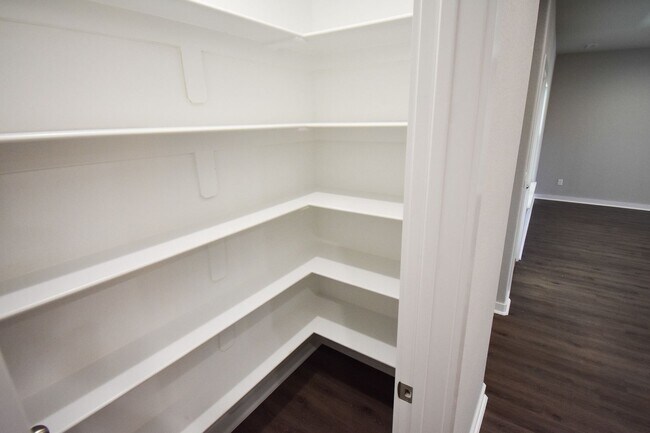 Building Photo - 4BR/2BA Farmington Home!