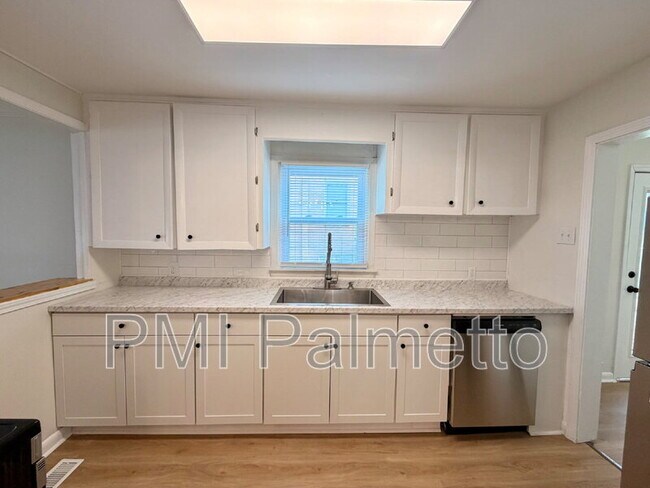 Building Photo - 725 Brooks Ave