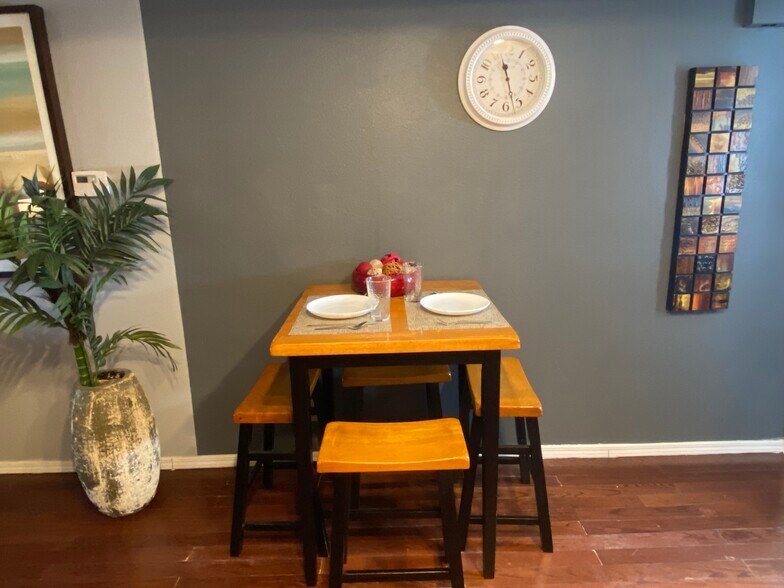 Dining area - 9653 Spyglass Ave