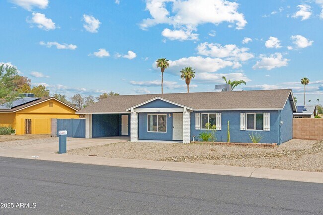 Building Photo - 4740 W Columbine Dr