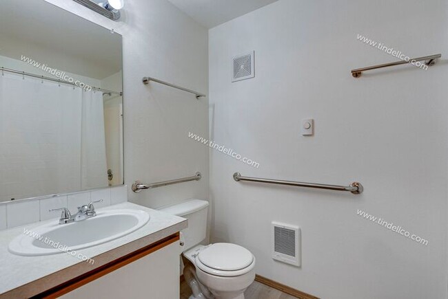 Building Photo - Spacious Pet-Friendly Ground Level Unit w/...