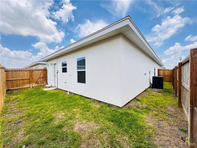 Building Photo - 2918 W Driftwood St
