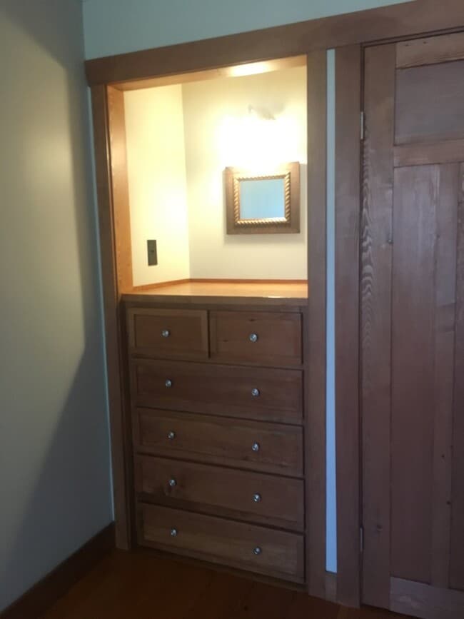 Building Photo - Valencia - Upgraded 3 bedroom, 1.5 bath condo near golf course