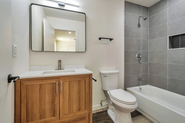 Building Photo - Amazing house on huge lot near ASU