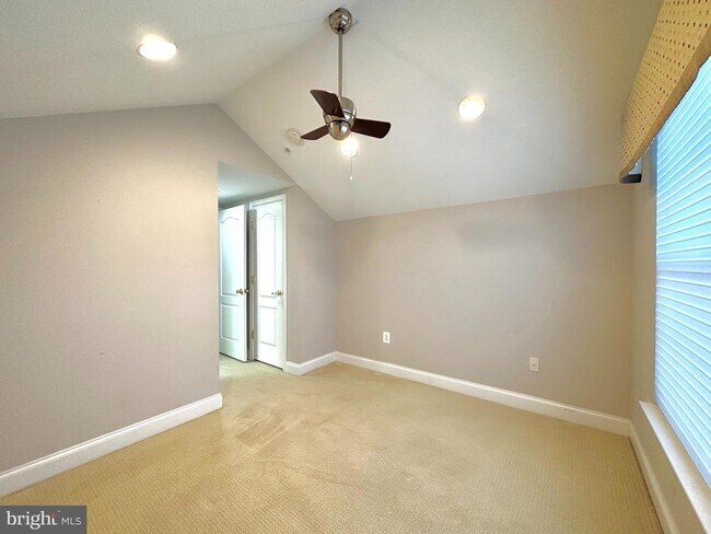 Building Photo - 11837 Regents Park Dr