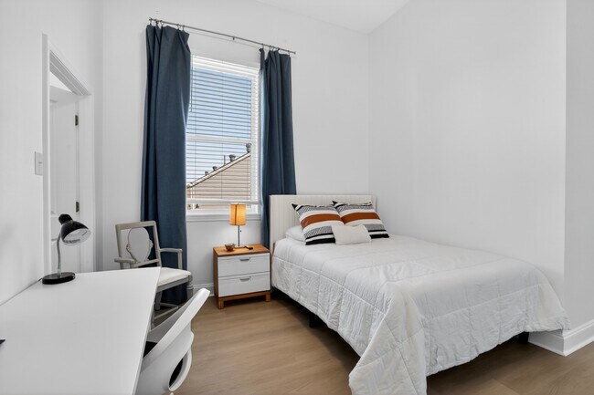 Building Photo - 3324 S Saratoga St