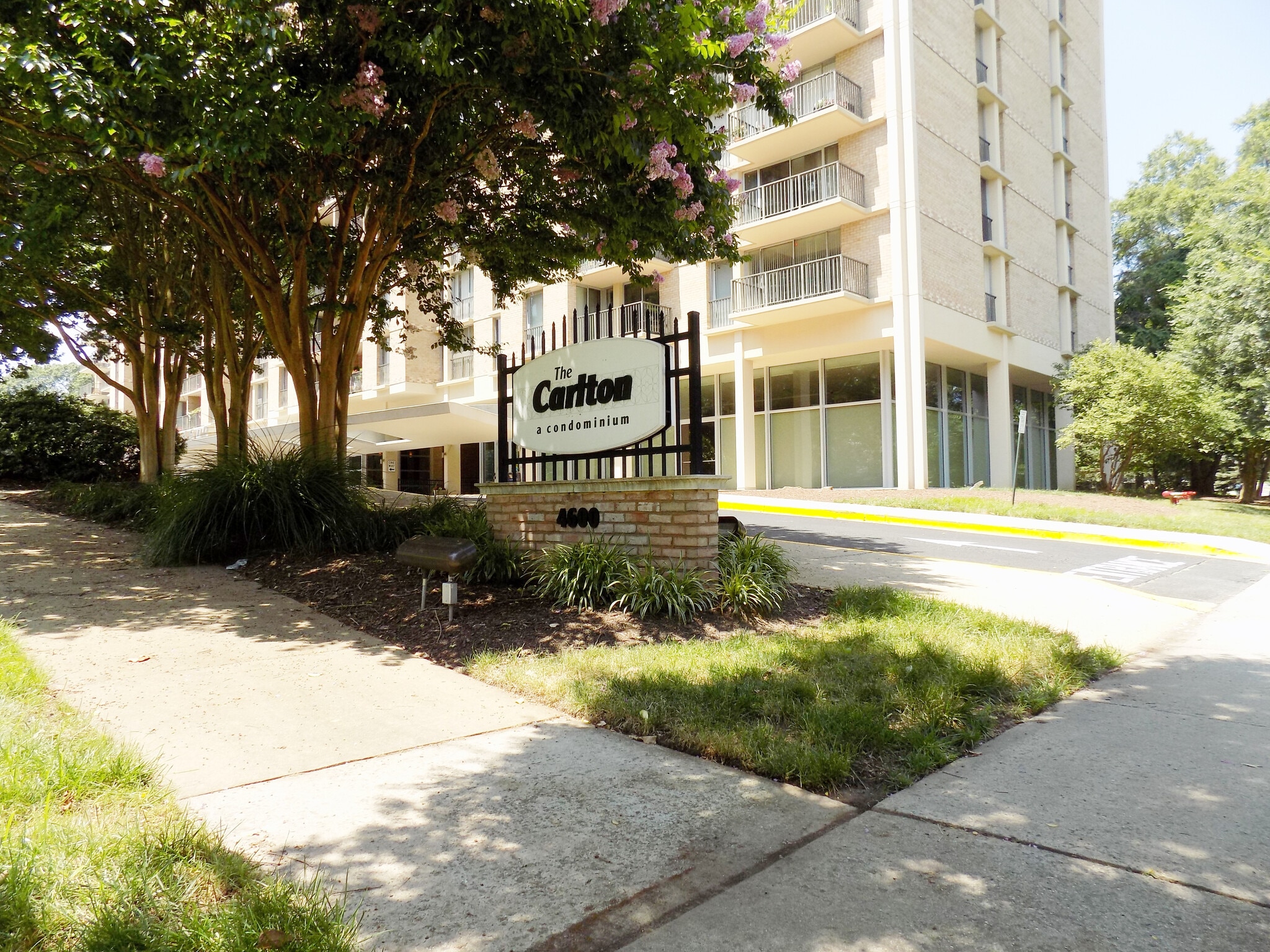 Building Photo - 4600 S Four Mile Run Dr