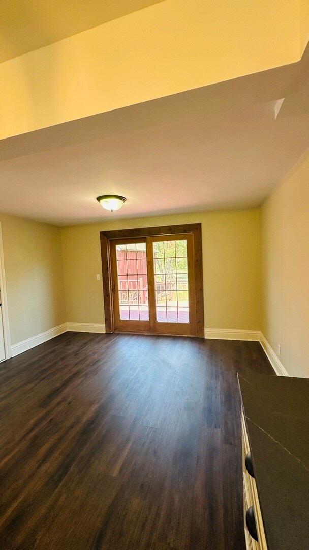 Building Photo - 124 W Crystal Lake Ave