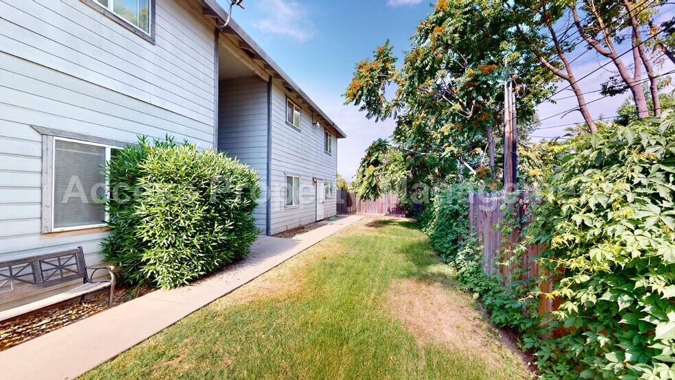 Primary Photo - 114 Baker St