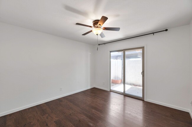 Building Photo - Charming 2 bedroom, 1 bathroom home locate...