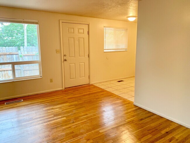 Primary Photo - Three Bedroom Gem in Salt Lake City; Clean...
