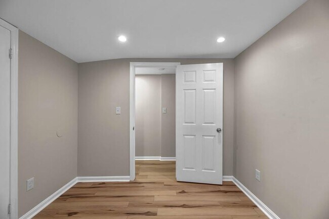 Building Photo - 2042 E Fayette St