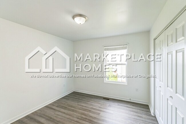 Building Photo - 1717 Briarmanor Dr